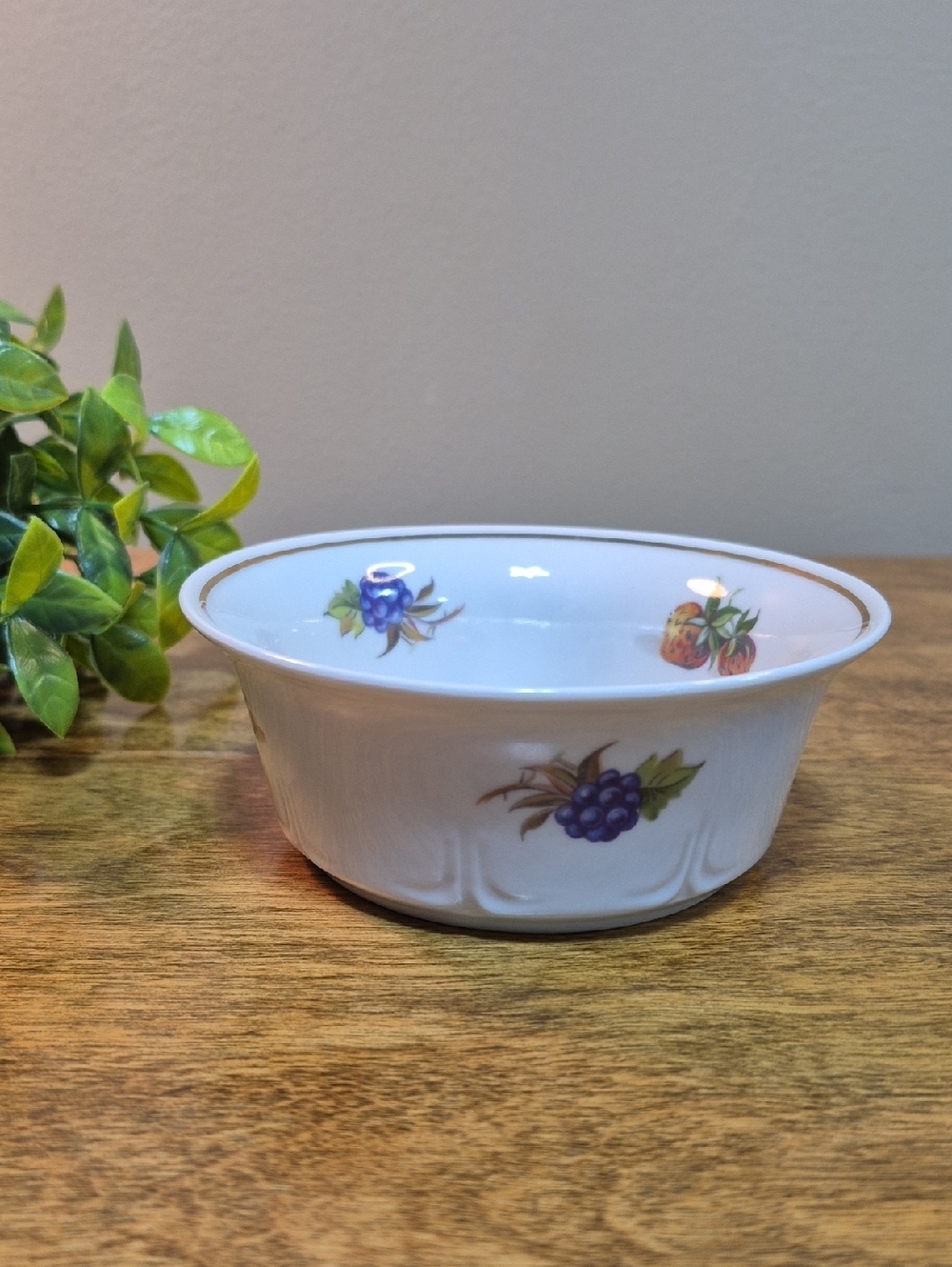 JL MENAU German Democratic Republic Vintage Classic Fruit Motif Porcelain Bowl